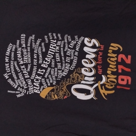 (NWOT)Women's February 1972 Queens T-shirt - Picture 2 of 2